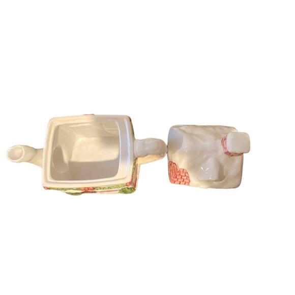 Vintage Ceramic Christmas Cottage teapot - Picture 6 of 7